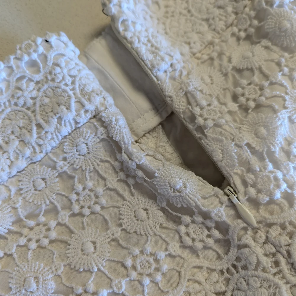3 for $25 | LOFT | Size 00 | White Lace Women Shorts - Picture 6 of 6